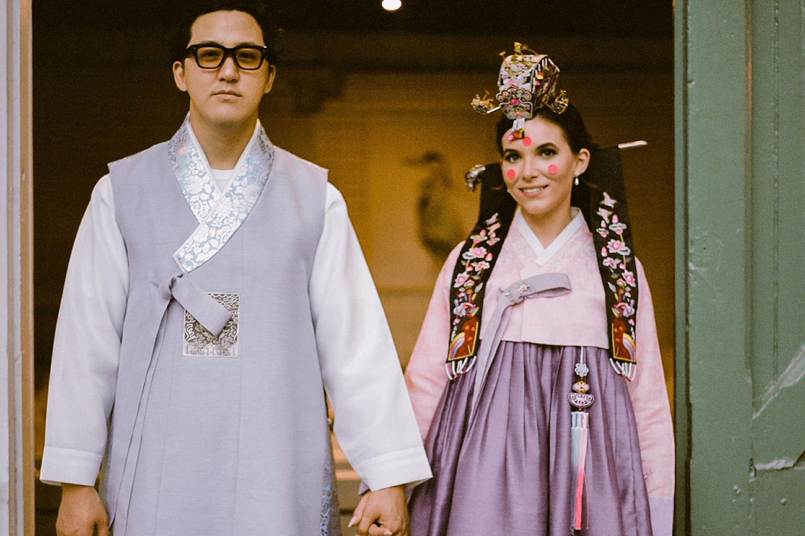 This NOLA Wedding Is ‘Glam Dinner Party’ Meets ‘Korean Tea Ceremony’